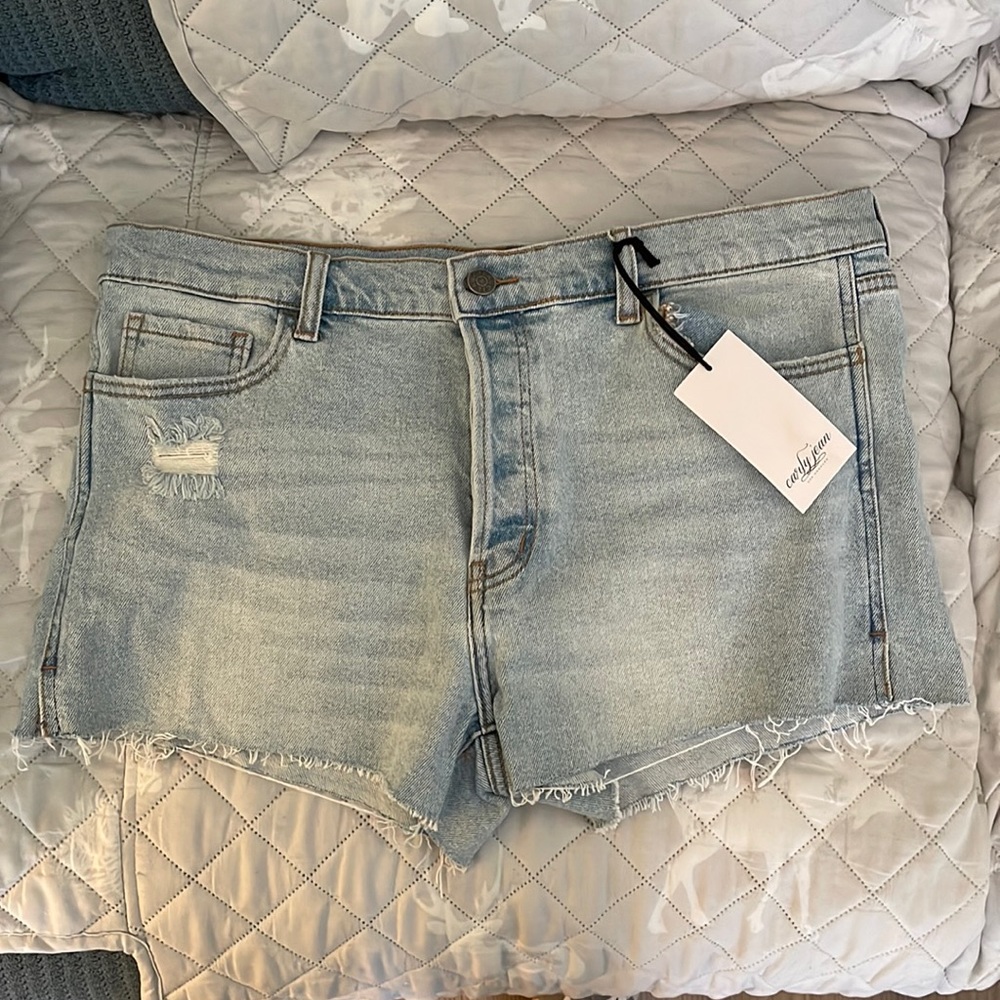 CJLA Marilyn shorts